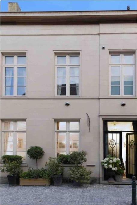Townhouse Room Herenhuys Eeklo Buitenkant foto